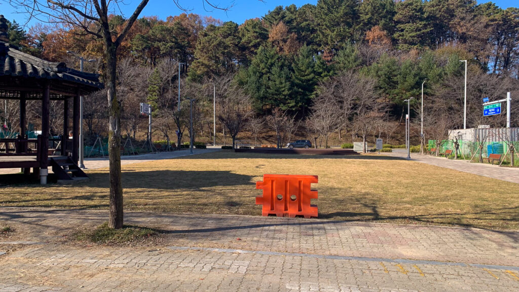 교회 부지 앞 공원